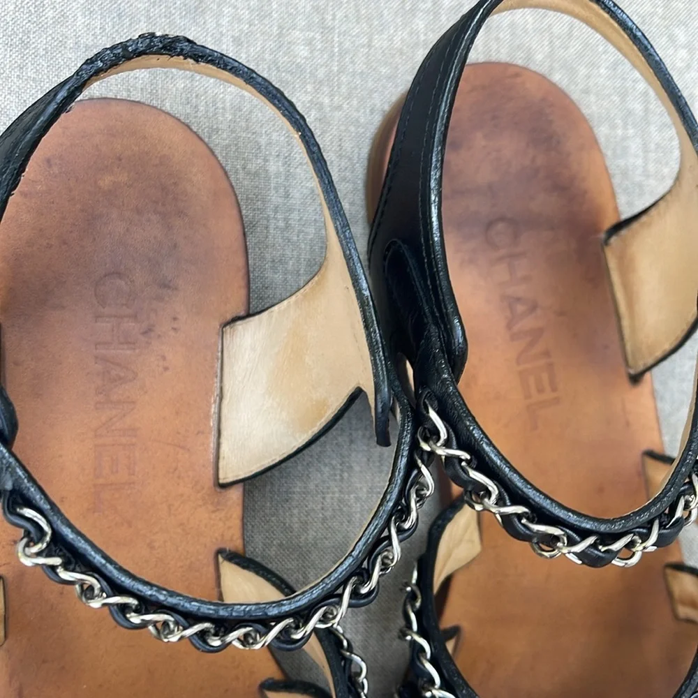CHANEL Strappy Flat Sandal in Black Leather and Silver Chain Detail
